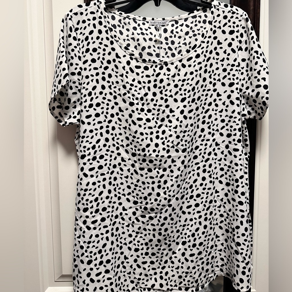 Cream and Black Short Sleeve Tee